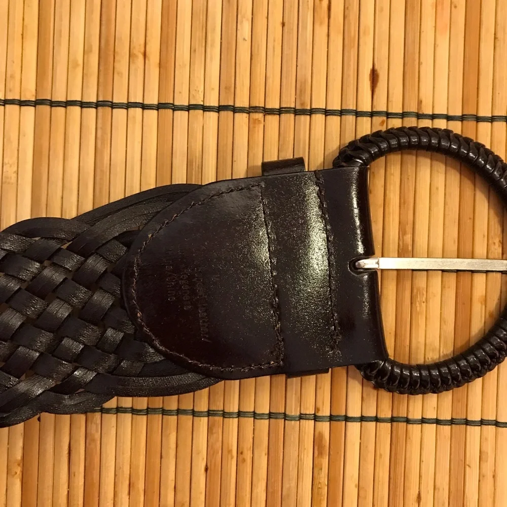 Brown woven 2‎ 1/2” wide belt with covered buckle